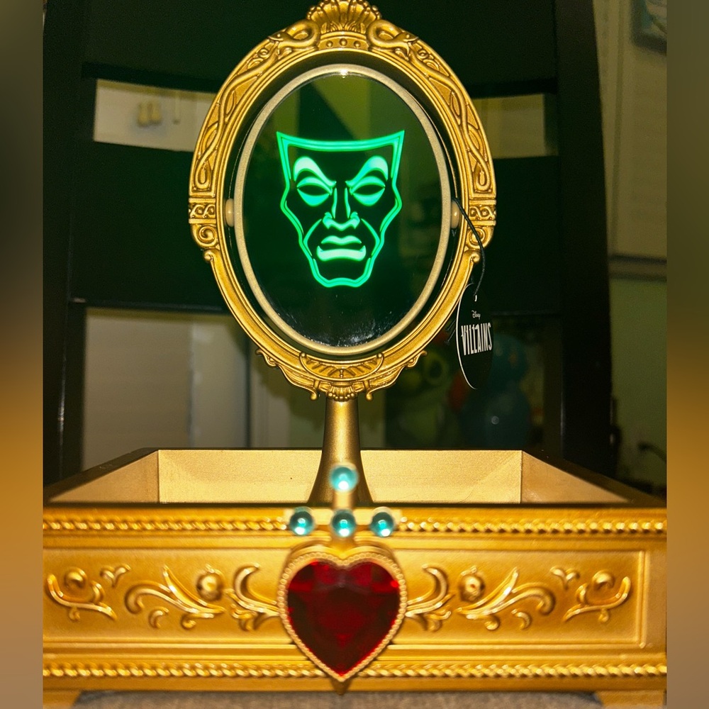Beautiful Light Up Evil Queen Vanity Tray Mirror